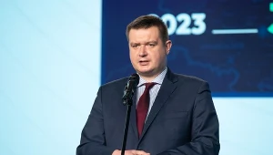 Marcin Porzucek wyniesiony z samolotu. Poseł PiS przeprasza