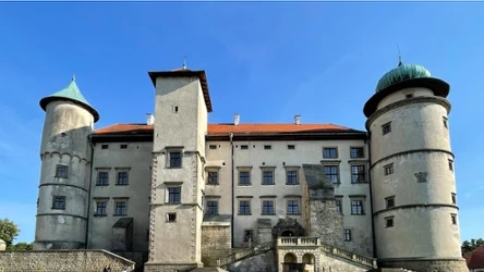 Zamek w Wiśniczu zachwyca swoją monumentalnością oraz architekturą. To m.in. dobry cel na wycieczkę z Krakowa