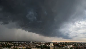 Turbulencje w samolocie. Jak nowoczesne maszyny radzą sobie z burzą?
