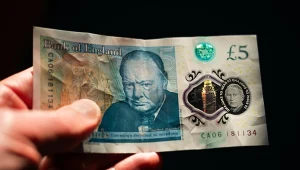 Będą nowe funty brytyjskie. Zmiana banknotów ze względów bezpieczeństwa