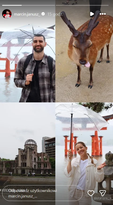 Marcin Janusz pokazał zdjęcia z wyjazdu do Japonii Cztery sceny: mężczyzna z parasolką na tle czerwonej bramy torii przy wodzie, jeleń na jasnym podłożu z wyciągniętym językiem, zabytkowy budynek z kopułą oraz kobieta z przezroczystą parasolką pozująca uśmiechnięta w okolicy tej samej bramy torii.