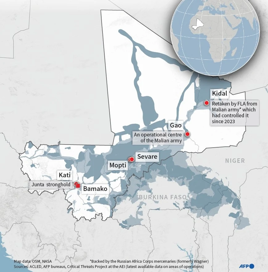 Mapa Mali z zaznaczonymi kluczowymi miastami, strefami kontroli oraz obszarami przebywania wojsk i najważniejszymi punktami strategicznymi, takimi jak Kidal, Gao, Sevare, Kati, Bamako i Mopti, wraz z informacjami o ostatnich zmianach kontroli terytorium.
