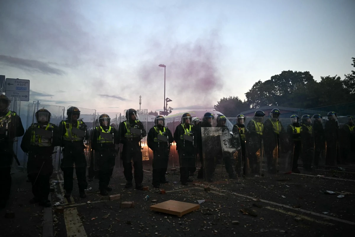 Southampton. Zamieszki po wyroku w sprawie zabójstwa 18-letniego Henry'ego Nowak Southampton, policja, zamieszki