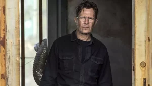 Gary Oldman w filmie "Ewolucja planety małp" (2014)