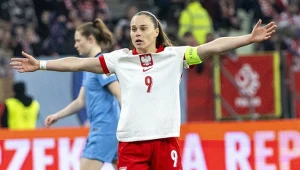 Ewa Pajor bezradnie rozkłada ręce. Reprezentacja Polski ostatnia w grupie eliminacji na mundial.