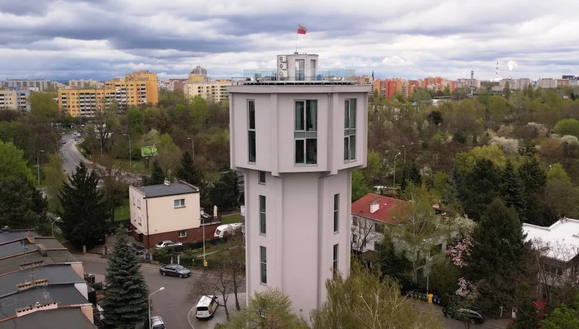"Zamieszkanie": Kupiła wieżę ciśnień i przerobiła ją na dom