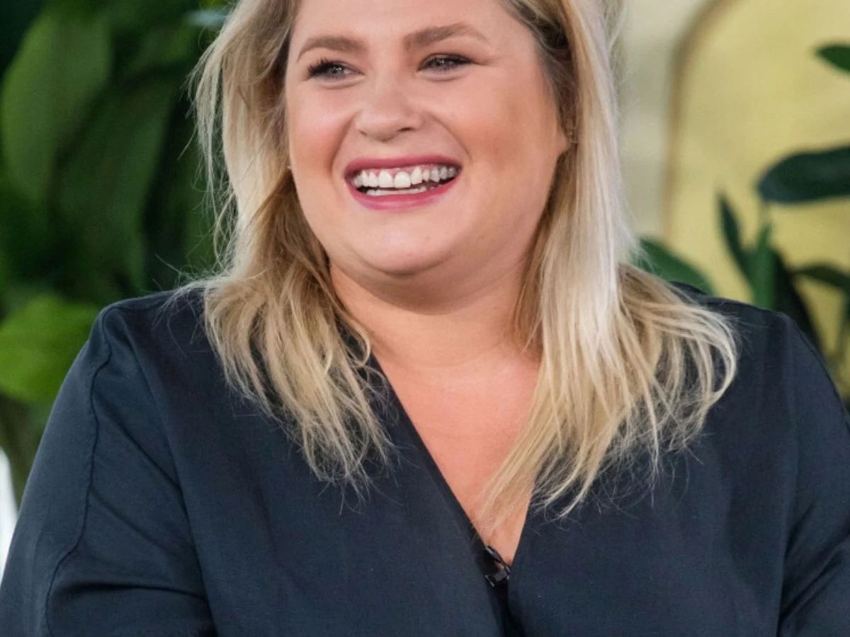 Elżbieta Romanowska Elżbieta Romanowska, prowadząca program "Nasz nowy dom", uśmiechnięta w ciemnej bluzce na tle roślin.