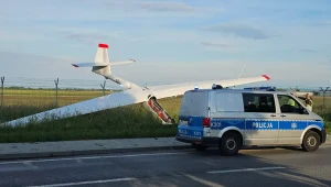 Wypadek szybowca w Krośnie. Na miejscu akcja służb. Zdj. autorstwa portalu krosno112.pl