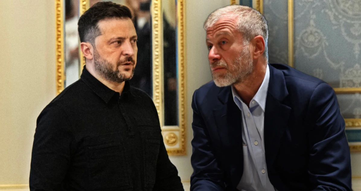 Wołodymyr Zełenski i Roman Abramowicz na tle eleganckiego wnętrza.