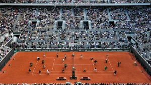 Court Philippe-Chatrier to główna arena na kortach Roland Garros