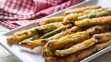 Turkish foods; Crispy baked green beans, fried beans