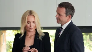 Bruno (Lesław Żurek) zacznie mieć poważne wątpliwości, czy dobrze zrobił, biorąc ślub z Karoliną (Marta Dąbrowska)