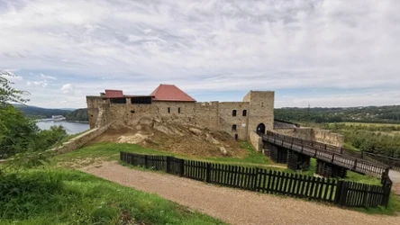 Zamek w Dobczycach zachwyca swoim malowniczym położeniem. Dlaczego warto go odwiedzić? 