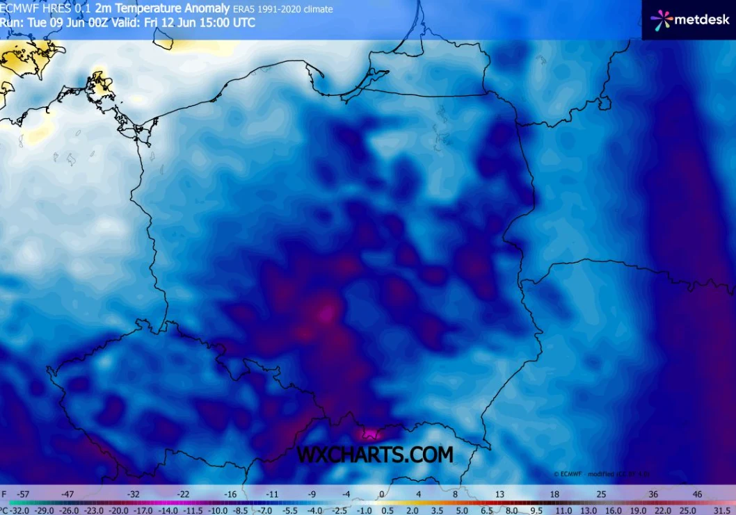 W piątek przeważnie będzie kilkanaście stopni - wynika z obecnych prognoz IMGW Mapa anomalii temperatur na obszarze Polski, dominują ciemnoniebieskie i fioletowe odcienie wskazujące na znaczny spadek temperatur poniżej normy, szczególnie w centralnej i południowej części kraju.