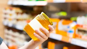 Ceny miodów bywają rozbieżne. Te zdecydowanie tańsze z pewnością nie są naturalne