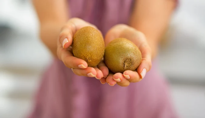 Dlaczego warto jeść kiwi wieczorem?