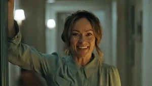 Olivia Wilde w scenie z "Zaproszenia"