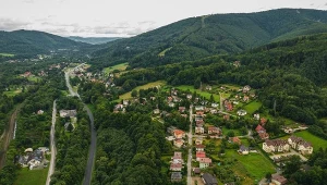 W tym polskim uzdrowisku znajdziesz nawet piramidy. Seniorzy je kochają 