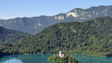 Wyspa na jeziorze Bled to jedno z najczęściej fotografowanych miejsc