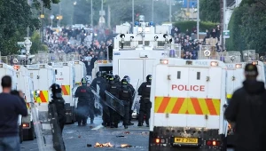 Protesty w Belfaście nie słabną. Służby użyły armatek wodnych