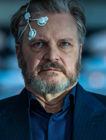 Colin Firth w scenie z filmu "Dzień objawienia"