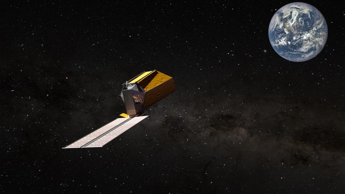 Satelita z rozłożonymi panelami słonecznymi unoszący się w przestrzeni kosmicznej, w oddali widoczna planeta Ziemia.