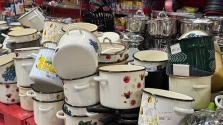 Kaufland przecenił garnki Tefal i duże garnki emaliowane. Ceny zaczynają się od 62,99 zł
