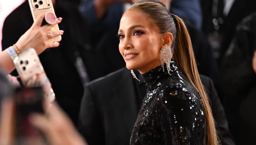 18-letni syn Jennifer Lopez ukończył szkołę i odebrał dyplom. Dumna mama nie mogła powstrzymać łez!