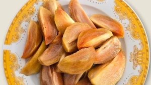 Miąższ tego egzotycznego owocu w smaku przypomina toffi. Przyspiesza metabolizm.