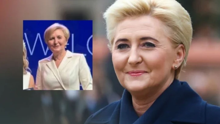 Kobieta z krótkimi, blond włosami i delikatnym makijażem uśmiecha się lekko, ubrana w granatowy płaszcz; w lewym górnym rogu znajduje się mniejsze zdjęcie tej samej osoby w eleganckim, jasnym żakiecie na tle niebieskiej ściany.