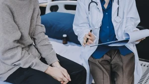 Palenie i alkohol należą do czynników, które najmocniej zwiększają ryzyko nowotworów. Profilaktyka zaczyna się od codziennych decyzji