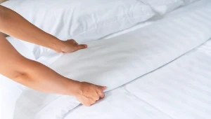 Pościel w hotelach prana jest w wysokiej temperaturze i coraz częściej dezynfekuje się ją przy pomocy naturalnych środków
