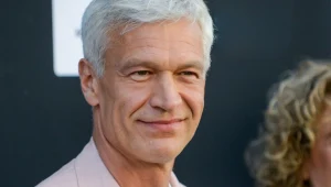 53-letni Żebrowski wciąż zachwyca. Cały w różu brylował w Łodzi