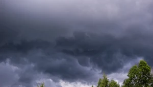 Burze, grad, silny wiatr, a nawet ryzyko trąby powietrznej. IMGW ostrzega