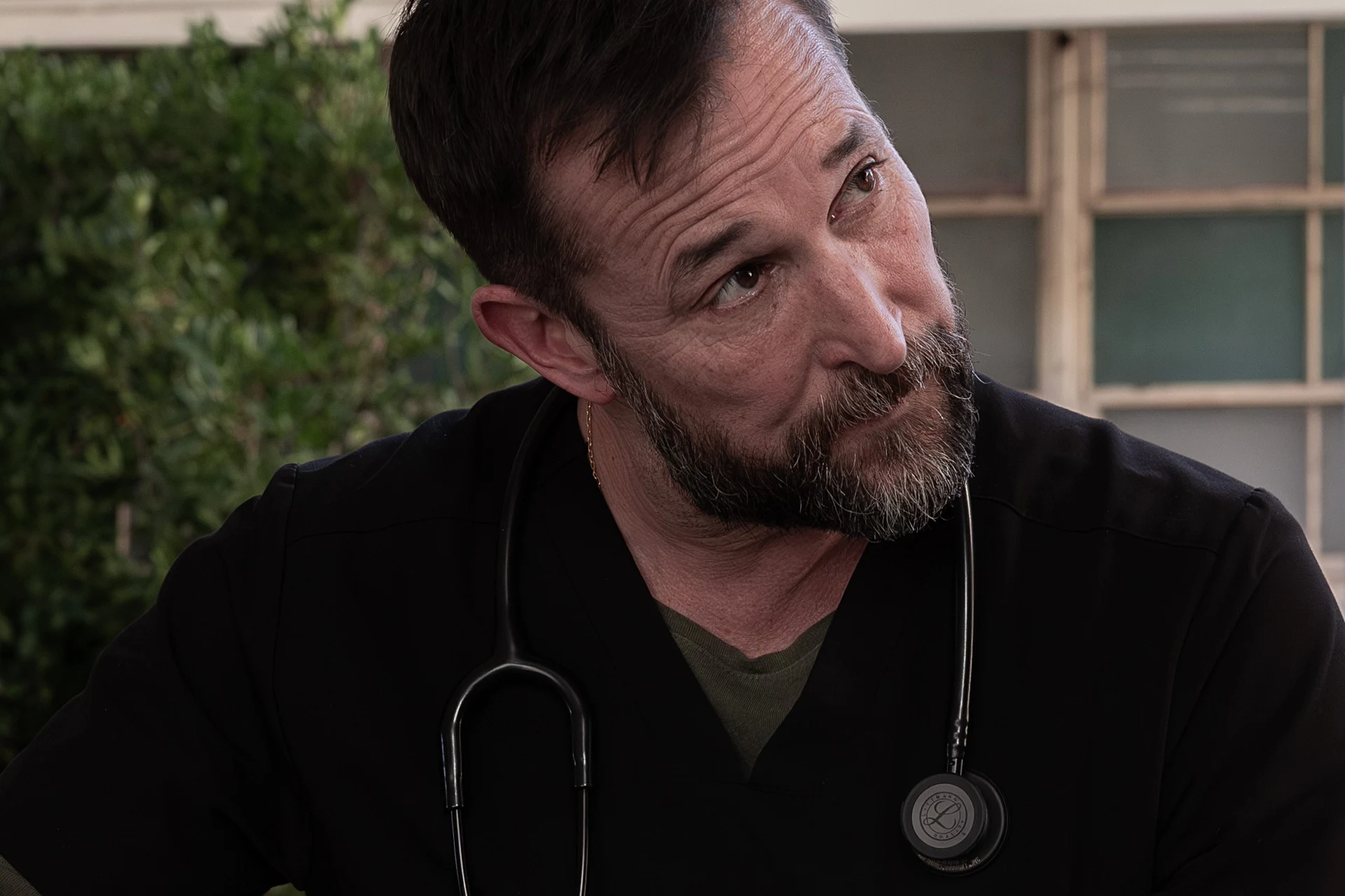 Noah Wyle w serialu "The Pitt"