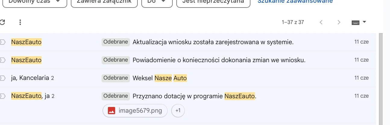 Lista e-maili wraz z nazwami nadawców i tematami, w których wielokrotnie pojawia się wyróżnienie słów 'NaszEauto' lub 'Nasz Auto', a także informacja o otrzymanej dotacji i załączonym pliku graficznym.