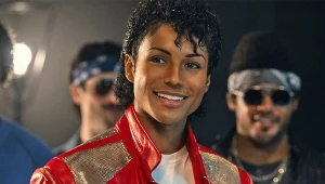 Jaafar Jackson w scenie z filmu "Michael"