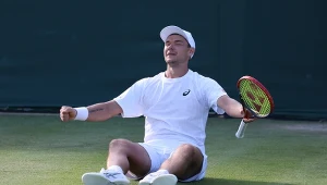 Tie-break zdecydował. Majchrzak pogromcą gigantów. Historyczny tytuł Polaka