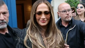 Jennifer Lopez przykuła uwagę na paryskiej ulicy 