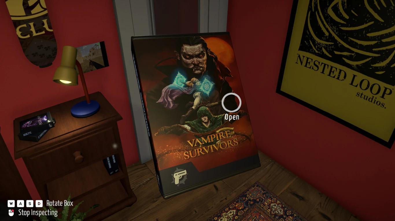 Duże pudełko z grafiką i logo gry Vampire Survivors oparte o ścianę w pokoju, obok drewniana szafka z lampką i książką, na ścianie żółty plakat z napisem NESTED LOOP studios.