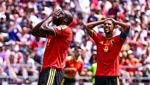 MŚ 2026: Romelu Lukaku (z lewej) przyczynił się do uratowania punktu przez Belgów w starciu z Egiptem. "Czerwone Diabły" nie mogą być jednak w pełni zadowolone po tej rywalizacji