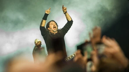 Dave Grohl podczas koncertu w Warszawie