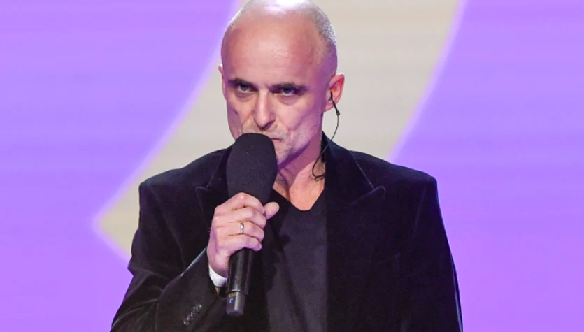 Artur Rojek był ratownikiem i nauczycielem. Niewielu pamięta, jak przed sławą wyglądało życie twórcy OFF Festivalu