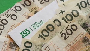 Wyraźnie więcej pieniędzy w systemie emerytalnym. Najnowszy raport ZUS