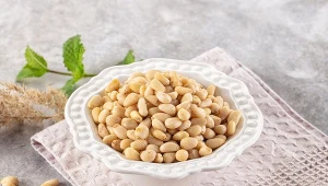 Orzeszki pini świetnie sprawdzą się do sałatki, pesto, czy lodów