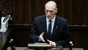 Sikorski nazwał Macierewicza "świrem". Prokuratura zdecydowała