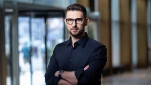 Piotr Żak Prezesem Zarządu Grupy Polsat Plus przez kolejne trzy lata