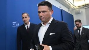 "W bardzo złym świetle". Mentzen uderza w Nawrockiego, w tle spór o UPA