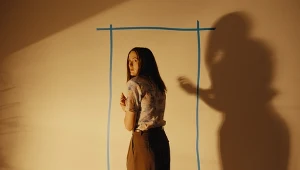 Renate Reinsve w filmie "Backrooms. Bez wyjścia"