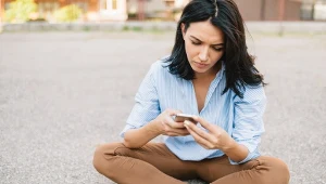 Nie każdy smartfon obsłuży eSIM. Tak szybko to sprawdzisz